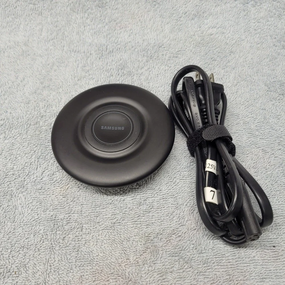 Samsung Wireless Charger Pad‎ EP-P3105 Black Fast Charge Qi Certified 9V 1.67A